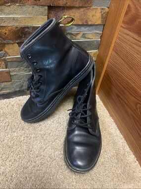 Dr. Martens Men's Black Leather Lace-Up Ankle Boots 🥾 6/37